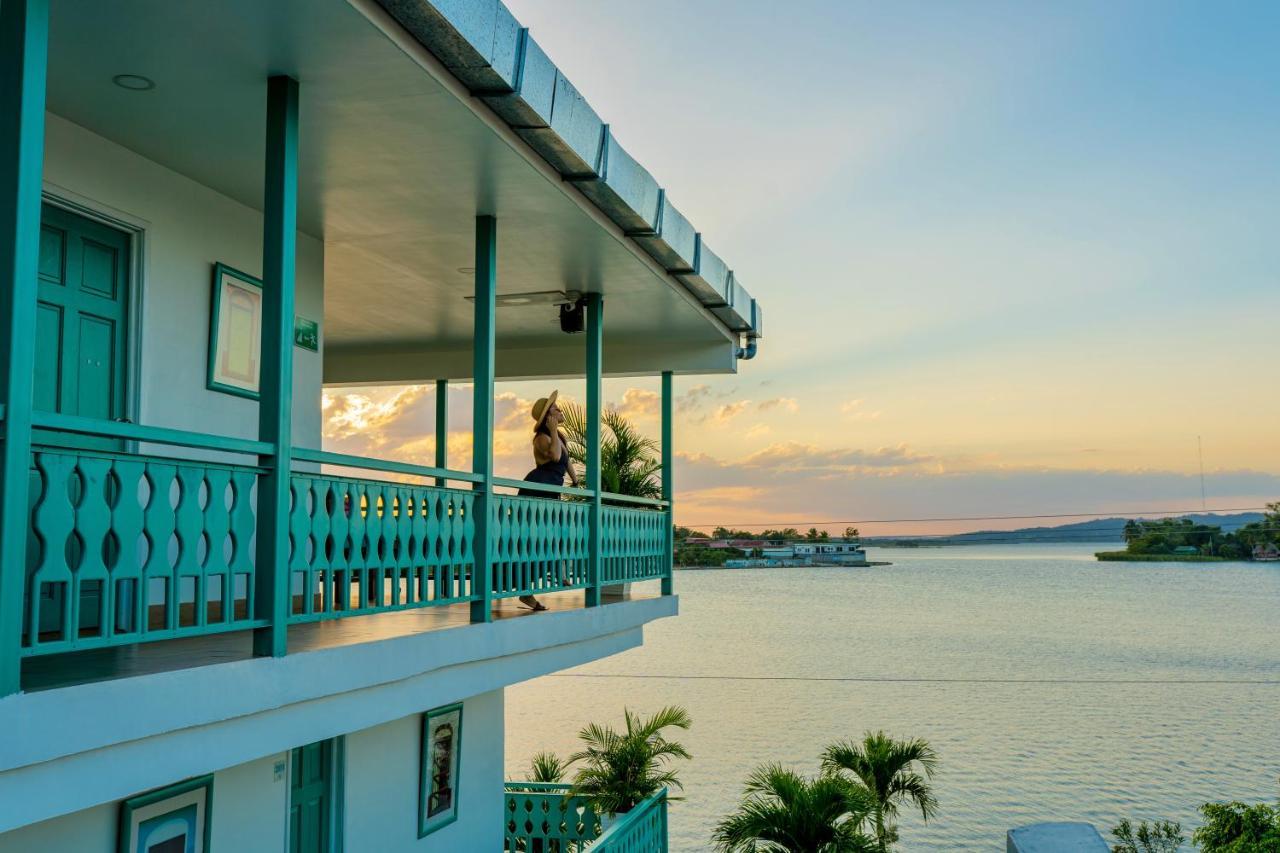 Hotel Casa Turquesa Flores Kültér fotó